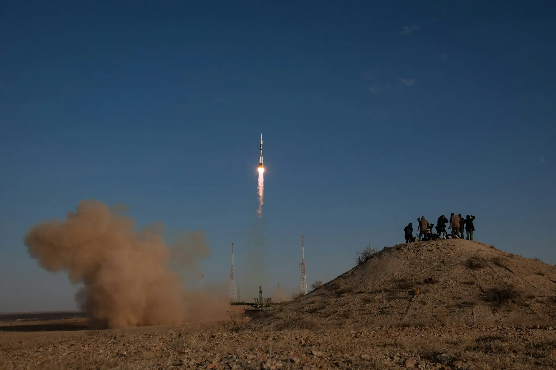 Media watches Soyuz rocket launch
